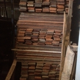 ไม้พื้นมะค่าหน้า 4 รางลิ้นไม้เก่าสภาพสวยๆครับไม้มะค่าเก่ารางลิ้นสวยๆรับหน้า 4  นิ้ว หนา 2 ซ.ม กว่า เป็นไม้พื้นครับ  ราคาตารางเมตรละ 950 บาทครับราคานี้คุมรับ