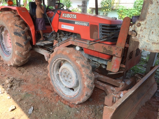 (มี2รายการ)ขายแยกหรือเหมา อ่านรายละเอียดได้..6ล้อ195แรงยาง900กับรถไถรุ่นM5000..เล่มทะเบียนพร้อมทั้ง2 รถห้างแท้....รถบ้าน