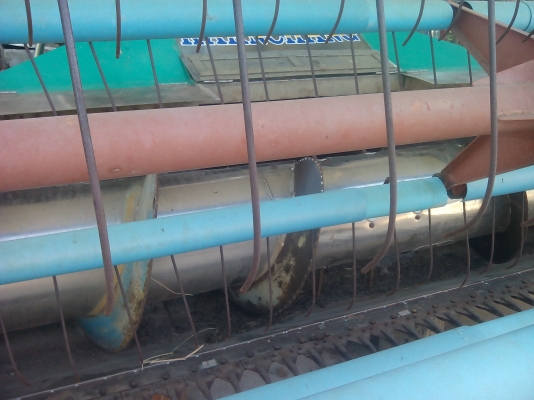 ขายรถเกี่ยวข้าว ยุทธนาการชาง อุ้ม 2.8 ตัน  ปี 54  เครื่อง 210 เทอร์โบตัวเดิน 12 ปั้มไดกิ้น 23