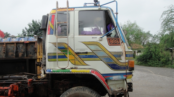 หัวรถ ISUZU ROCKY เดิมๆบางๆ  ขาดีดหน้า ขาหลัง ของครบ ยกใส่รถวิ่งได้เลย