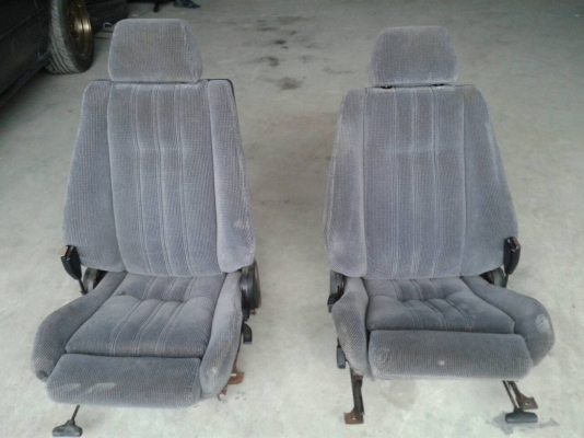 ชุดภายใน E30  ทั้งชุด(เป็นผ้า) 3,500  บาท