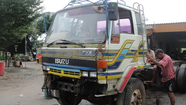 หัวรถ ISUZU ROCKY เดิมๆบางๆ  ขาดีดหน้า ขาหลัง ของครบ ยกใส่รถวิ่งได้เลย