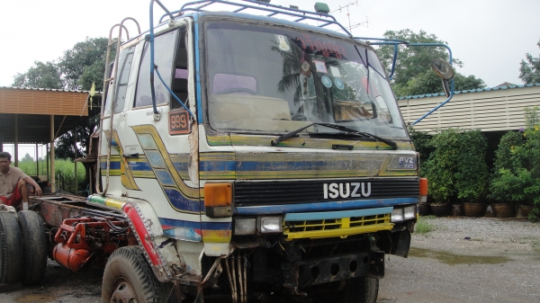 หัวรถ ISUZU ROCKY เดิมๆบางๆ ขาดีดหน้า ขาหลัง ของครบ ยกใส่รถวิ่งได้เลย หัวรถ ISUZU ROCKY เดิมๆบางๆ ขาดีดหน้า ขาหลัง ของครบ ยกใส่รถวิ่งได้เลย