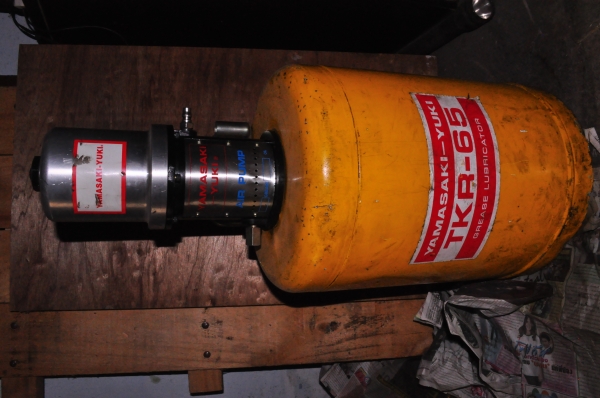 ขายถังอัดจารบี YAMAZAKI - YUKI (ตัวใหญ่)