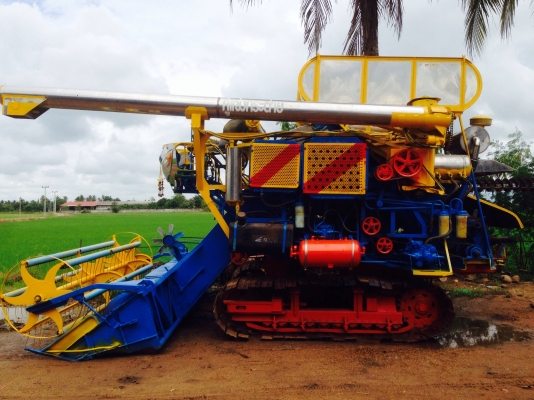 ประกาศขายรถเกี่ยวข้าว สภาพดีพร้อมใช้งาน ปั๊มดี เครื่องแรง 195 turbo สยาม-10HT