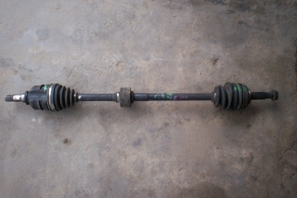 เพลาขับ ข้างขวา โตโยต้า สามห่วงAE100 AE111 ไฮทอค  มีเฟืองABSด้วย  ซื้อเชียงกงมาแล้วไม่ได้ใส่ครับ  รถก็ขายไปแล้ว  รับประกันไม่ดังไม่หลวมครับผม