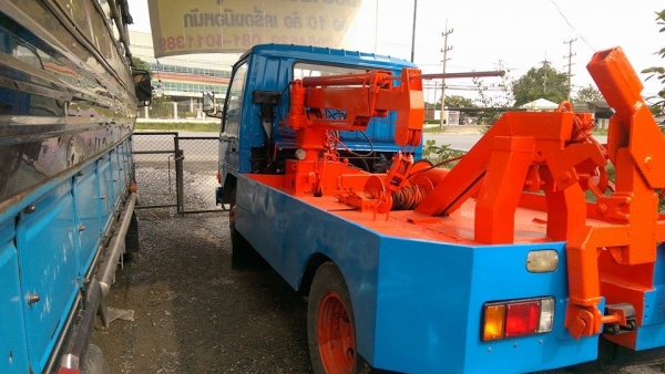 ขายคับ 6 ล้อเล็ก ยกได้ลากรถได้ เครื่อง 100 แรง ขายไม่แพงครับ