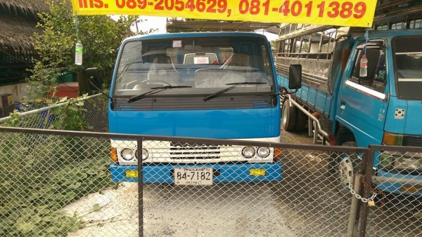 ขายคับ 6 ล้อเล็ก ยกได้ลากรถได้ เครื่อง 100 แรง ขายไม่แพงครับ