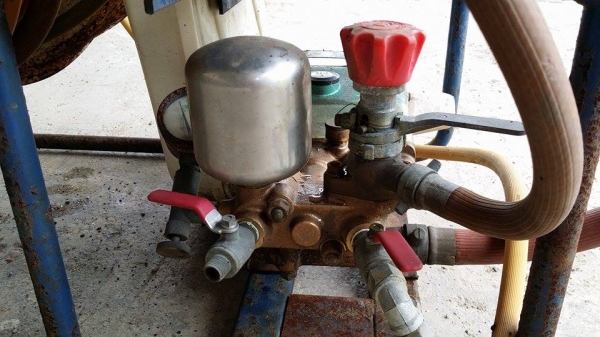 เครื่องฉีดยาแรงดัน KAWAZAKI พร้อมสายฉีด เก่าญี่ปุ่น สภาพดี เครื่องพร้อมใช้งาน สายยาว 100 เมตร เครื่องฉีดยาแรงดัน KAWAZAKI พร้อมสายฉีด เก่าญี่ปุ่น สภาพดี เครื่องพร้อมใช้งาน สายยาว 100 เมตร