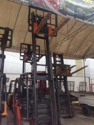 ขายโฟล์คลิฟท์  TOYOTA โตโยต้า FD2.5ตัน-รุ่น8 เครื่องยนต์ ดีเซล งาอิ้งฟอร์ค เท-หงายได้ เสาสูง4.50เมตร