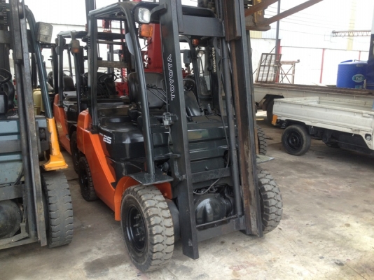 ขายโฟล์คลิฟท์  TOYOTA โตโยต้า FD2.5ตัน-รุ่น8 เครื่องยนต์ ดีเซล งาอิ้งฟอร์ค เท-หงายได้ เสาสูง4.50เมตร