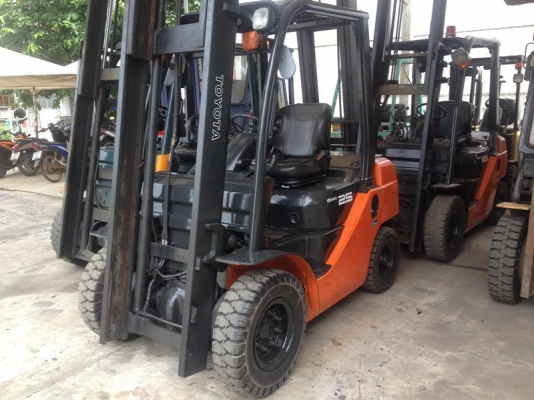 ขายโฟล์คลิฟท์  TOYOTA โตโยต้า FD2.5ตัน-รุ่น8 เครื่องยนต์ ดีเซล งาอิ้งฟอร์ค เท-หงายได้ เสาสูง4.50เมตร