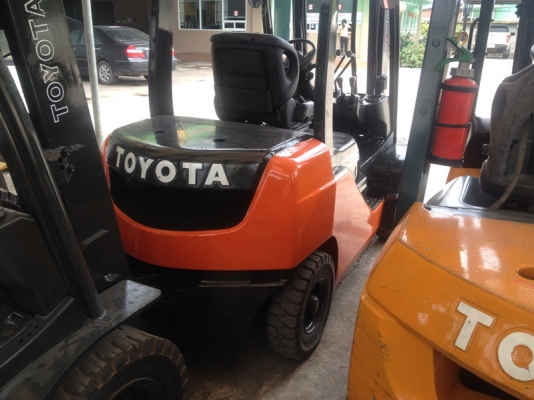 ขายโฟล์คลิฟท์  TOYOTA โตโยต้า FD2.5ตัน-รุ่น8 เครื่องยนต์ ดีเซล งาอิ้งฟอร์ค เท-หงายได้ เสาสูง4.50เมตร