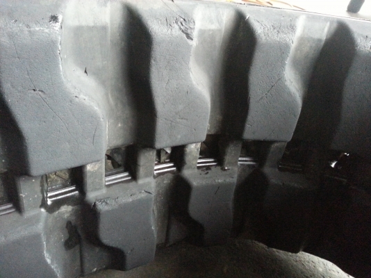 ขายแทรกยางรถขุด pc20pc30 สภาพสวย ขายแทรกยางรถขุด pc20pc30 สภาพสวย