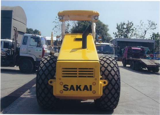 รถบดถนนสั่นสะเทือนล้อเรียบ SAKAI รุ่น SV520D