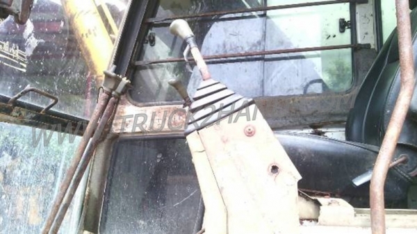 รถแบคโฮ KOMATSU SK200. MARK 3 รถแบคโฮ KOMATSU SK200. MARK 3