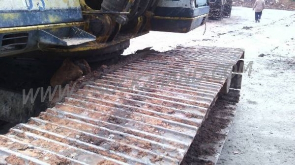 รถแบคโฮ KOMATSU SK200. MARK 3 รถแบคโฮ KOMATSU SK200. MARK 3