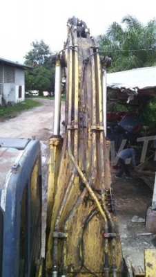 รถแบคโฮ KOMATSU SK200. MARK 3 รถแบคโฮ KOMATSU SK200. MARK 3