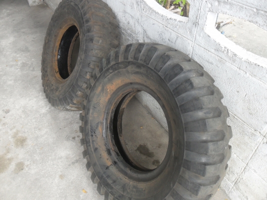 ยาง 9.00 -16 ลายทหาร สวยๆ 1คู่ ราคา 3000 บาท