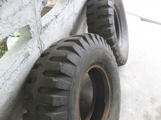 ยาง 9.00 -16 ลายทหาร สวยๆ 1คู่ ราคา 3000 บาท