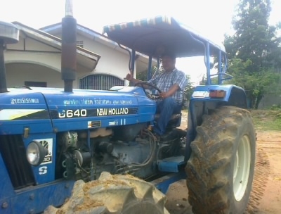 ขายรถไถFORDรุ่น6610 สองเพลา4X4คานหน้าคาลาโล่ทะเบียนมีพร้อมสนใจ0810076640