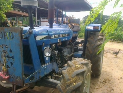 ขายรถไถFORDรุ่น6610 สองเพลา4X4คานหน้าคาลาโล่ทะเบียนมีพร้อมสนใจ0810076640