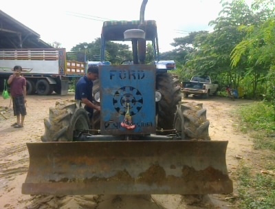 ขายรถไถFORDรุ่น6610 สองเพลา4X4คานหน้าคาลาโล่ทะเบียนมีพร้อมสนใจ0810076640