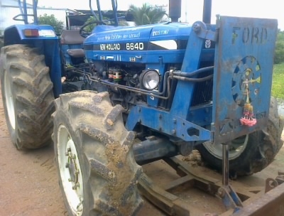 ขายรถไถFORDรุ่น6610 สองเพลา4X4คานหน้าคาลาโล่ทะเบียนมีพร้อมสนใจ0810076640