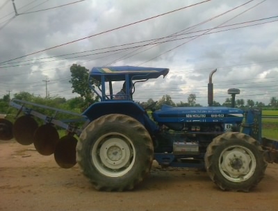 ขายรถไถFORDรุ่น6610 สองเพลา4X4คานหน้าคาลาโล่ทะเบียนมีพร้อมสนใจ0810076640