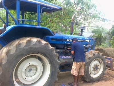 ขายรถไถFORDรุ่น6610 สองเพลา4X4คานหน้าคาลาโล่ทะเบียนมีพร้อมสนใจ0810076640