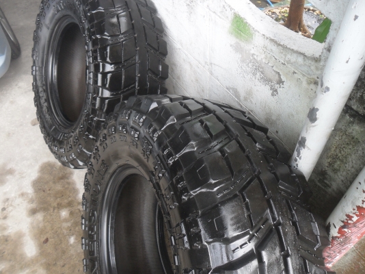 ยาง SILVERSTONE 285/75R16ปี08 สวยๆ 1 คู่ ราคา 2500 บาท