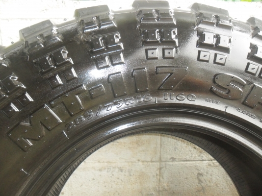 ยาง SILVERSTONE 285/75R16ปี08 สวยๆ 1 คู่ ราคา 2500 บาท
