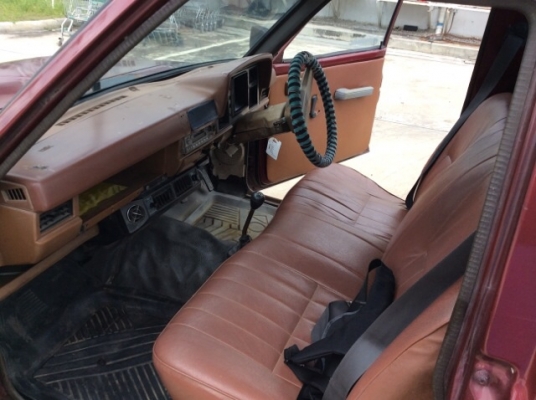 ขายนิสสัน SD23 เครื่องดีเซล 2.2 เกียร์ธรรมดา 5 เกียร์  ภายในสวยเบาะหนังสวย ไม่มีขาด แอร์มีพร้อม ตัวถังสีมีริ้วรอย คัสซีสวย ไม่มีผุ เครื่องแน่นวิ่งดี ช่วงล่างดี คอกเหล็กพร้อม แม็ก15" รถขับดีครับ ภาษีปี58 เอกสารพร้อม ขายถูกครับ