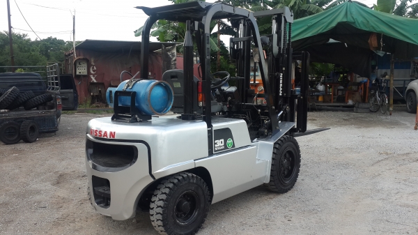 รถยกnissan3ตันสภาพเต็ม100รุ่นคิ้วหวาน
