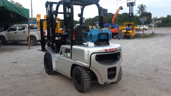 รถยกnissan3ตันสภาพเต็ม100รุ่นคิ้วหวาน