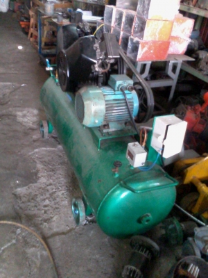 ปั๊มลม iwata มอเตอร์ 5 hp ถังขนาด 300 ลิตรโดยประมาณเครื่องเงียบและนิ่งมาก ราคาถูกมากพร้อมรับประกันสินค้าหากท่านไม่พอใจ 0988693990