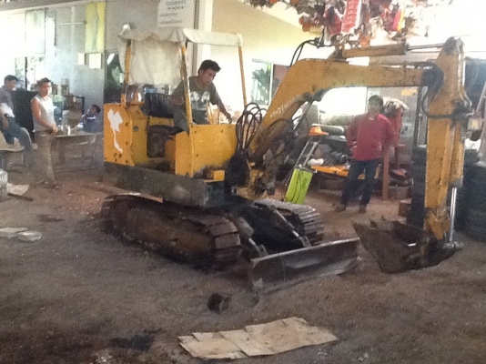 ขายKomutsu pc20spตัวเดินดีเอวแน่นไม่โหลดเครื่องฟิดรถประมูลจากส่วนราชการพร้อมใช้งาน