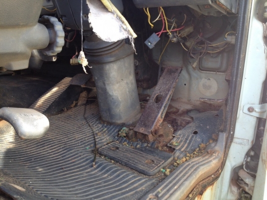 รถฮีโน่ 10 ล้อ ท้ายลาด FM3M  195 แรงม้า.  สนใจติดต่อ  081 - 6079515