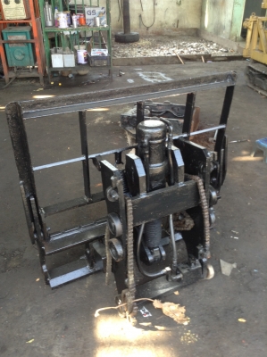 +++ ขายฮิ้งค์โฟล์ค  TOYOYA 5FD25 , KOMATSU FD25-11 , T.C.M. FD30  +++