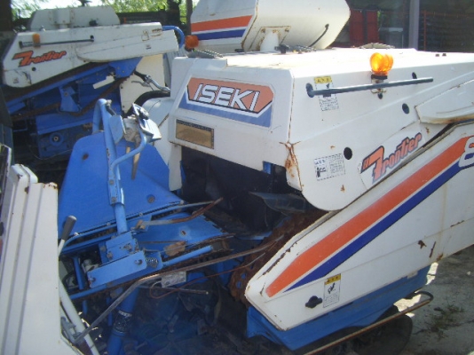 รถเกี่ยวข้าวนั่งขับญี่ปุ่น