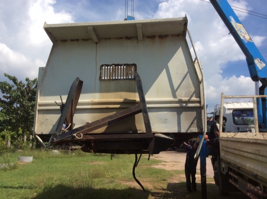 ขายกระบะ 6ล้อสามมิตร ถอดลงจากรถISUZU DECA ยาง900 ครัทซีกว้าง 0.85 ม. กระบะกว้าง 2.45 ม.ยาว 4 ม.อุปกรณ์ครบ  ขาย 120,000 บาท (ศุภากร 081-4252943)