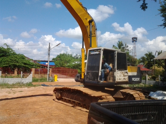 KOMATSU  PC   200  รุ่น  5