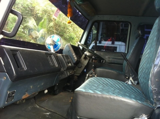 ขาย10ล้อร็อกกี้ เพลาเดียว พื้นเรียบ รถห้างแท้ สวยพร้อมใช้ครับ