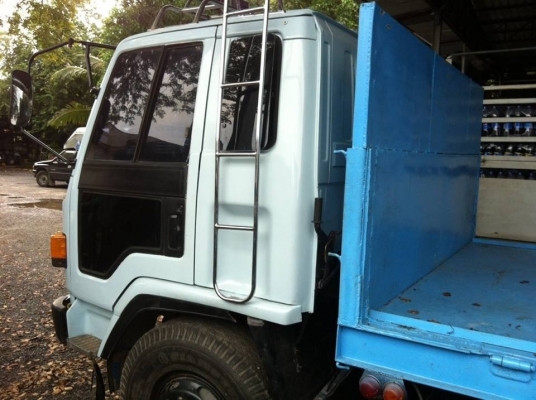 ขาย10ล้อร็อกกี้ เพลาเดียว พื้นเรียบ รถห้างแท้ สวยพร้อมใช้ครับ