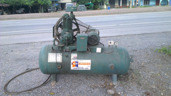 Sell> ขายปั้มลม Champion USA 5 แรง HR 5-8 ของเดิมๆ อยู่ในปั้มน้ำมัน ใช้งานได้ปกติ สภาพสวยครับ