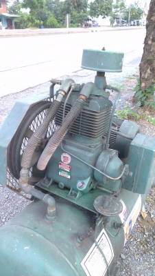 Sell> ขายปั้มลม Champion USA 5 แรง HR 5-8 ของเดิมๆ อยู่ในปั้มน้ำมัน ใช้งานได้ปกติ สภาพสวยครับ