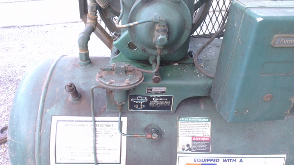 Sell> ขายปั้มลม Champion USA 5 แรง HR 5-8 ของเดิมๆ อยู่ในปั้มน้ำมัน ใช้งานได้ปกติ สภาพสวยครับ