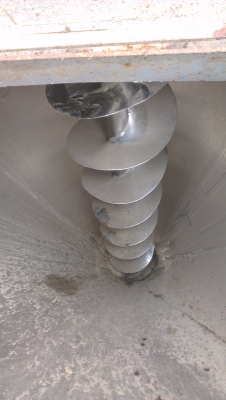 Sell> ขายเครื่องผสมอาหารลูกข่าง ลูกข่างและใบพัดเป็นสเตนเลส ขึ้นลงไฮดรอลิค สวยมากครับ