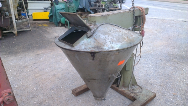 Sell> ขายเครื่องผสมอาหารลูกข่าง ลูกข่างและใบพัดเป็นสเตนเลส ขึ้นลงไฮดรอลิค สวยมากครับ