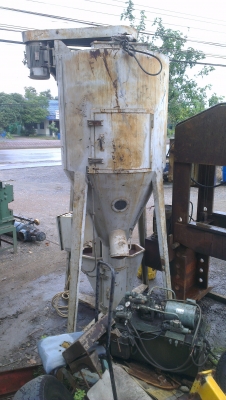 Sell> ขายไซโล ผสมอาหารสัตร์ ขนาด 1 ตัน ของใหม่เก่าเก็บ ไม่ต้องฝังดินครับ ของอิตาลี สภาพยังแจ๋วครับ